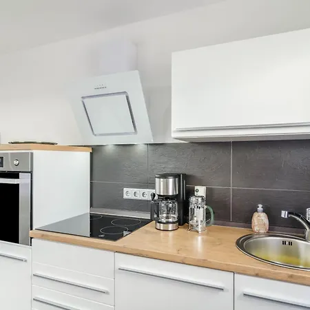 Apartment Moin, *